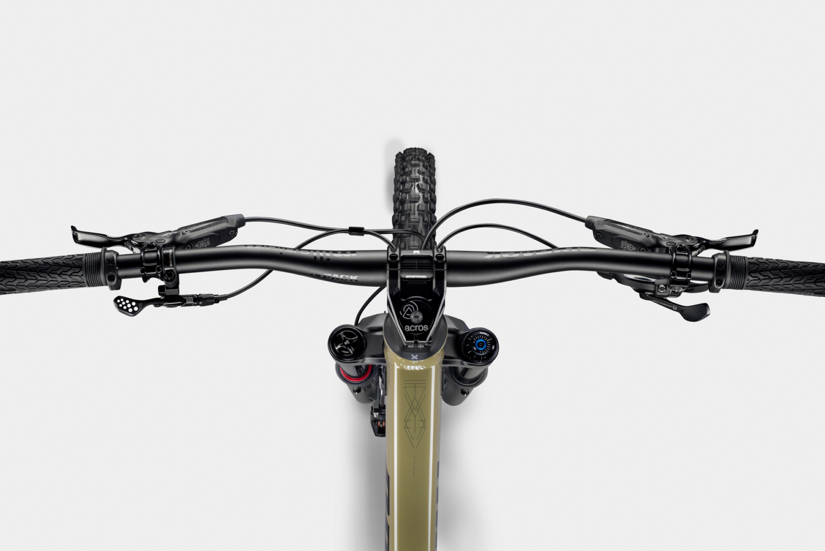 Ein aufgeräumtes und vollkommen geräuschloses Cockpit